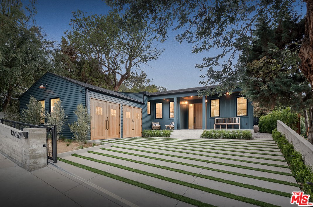 12061 Mound View Pl, North Hollywood, CA 91604