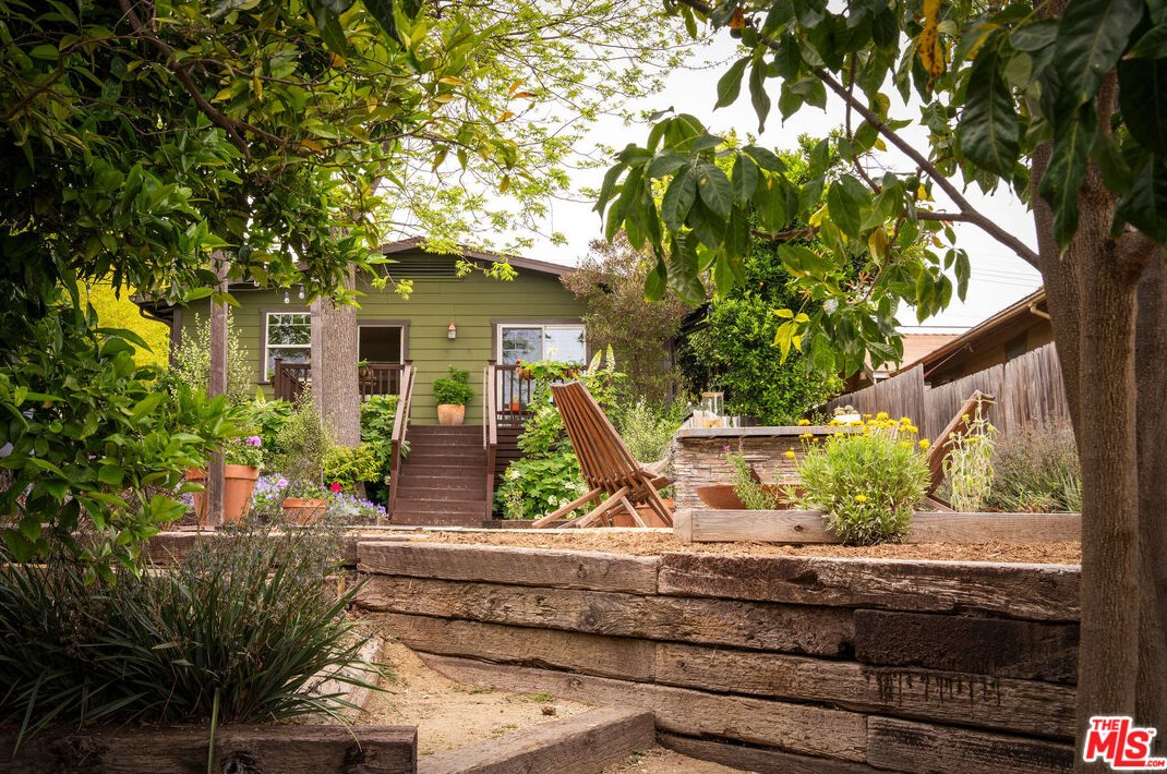 2336 Berkeley Ave, Los Angeles CA  90026-1417 exterior