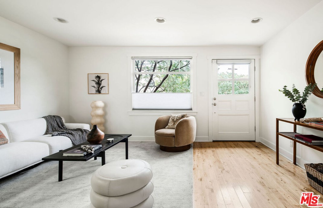 2336 Berkeley Ave, Los Angeles CA  90026-1417 exterior