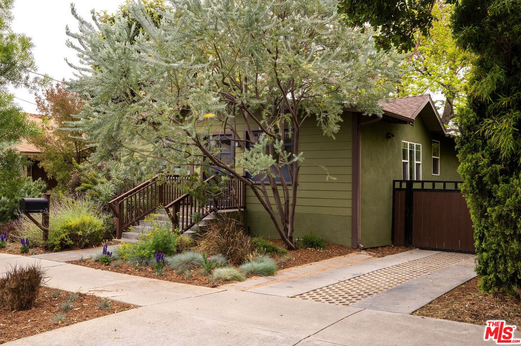 2336 Berkeley Ave, Los Angeles CA  90026-1417 exterior