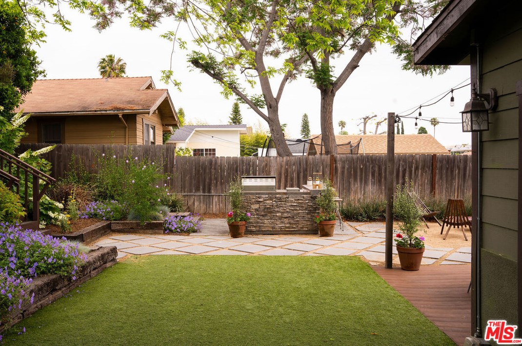 2336 Berkeley Ave, Los Angeles CA  90026-1417 exterior