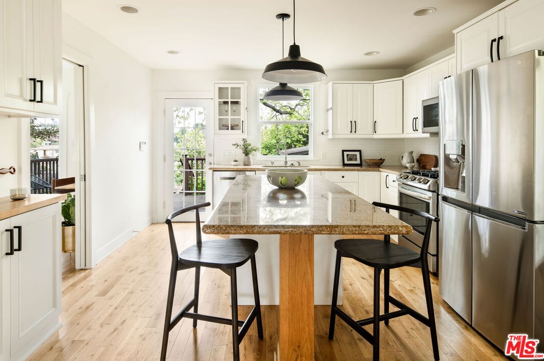2336 Berkeley Ave, Los Angeles CA  90026-1417 exterior