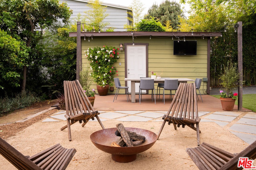 2336 Berkeley Ave, Los Angeles CA  90026-1417 exterior