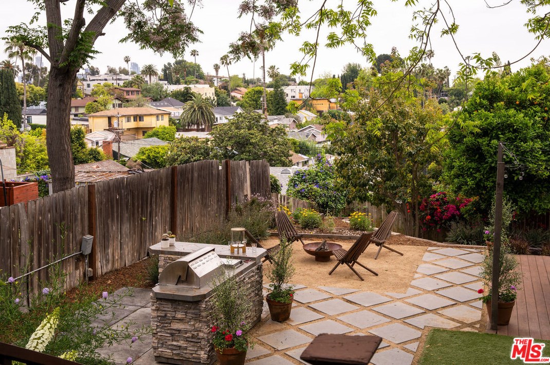 2336 Berkeley Ave, Los Angeles CA  90026-1417 exterior