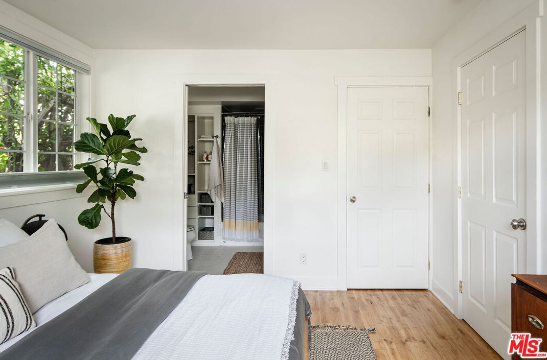 2336 Berkeley Ave, Los Angeles CA  90026-1417 exterior