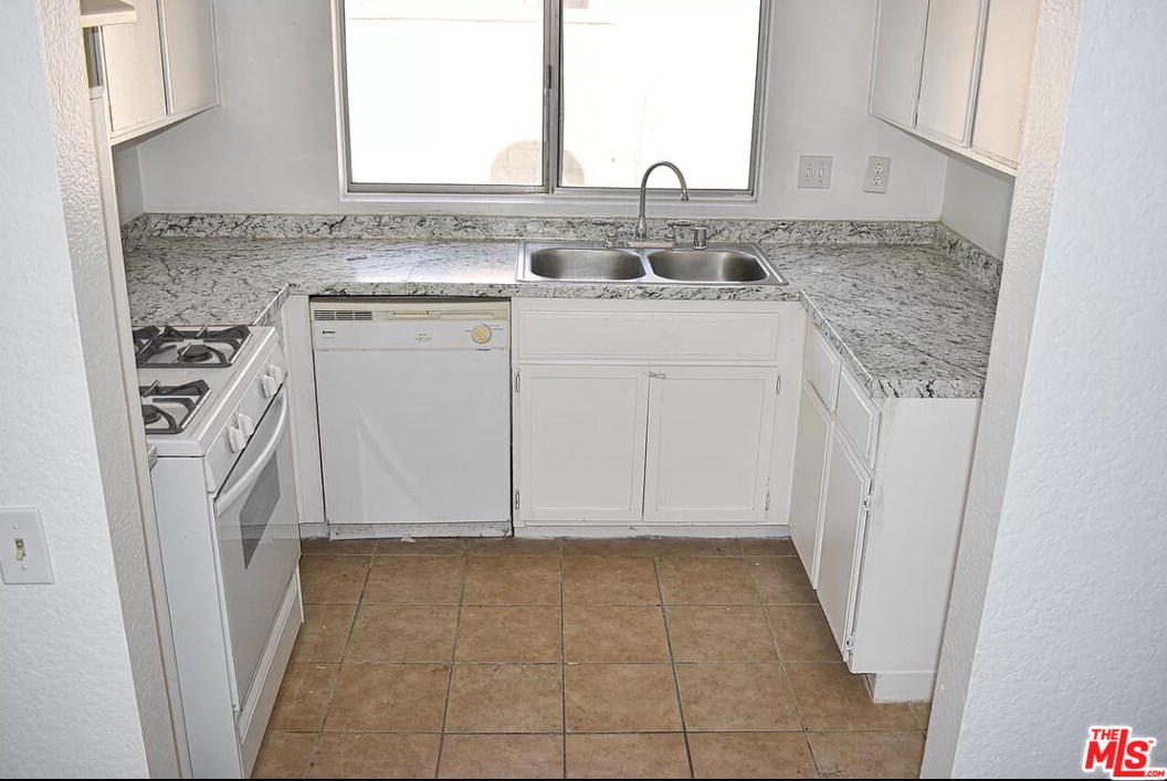 2610 Juniper Dr, Palmdale, CA 93550-5972