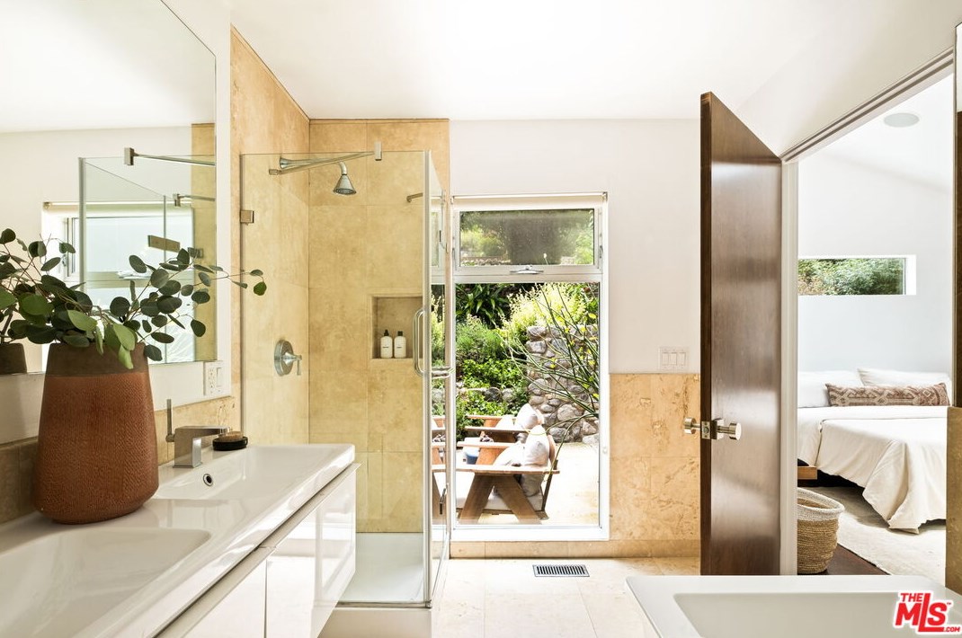 2174 Stanley Hills Dr, Los Angeles CA  90046-1530 exterior