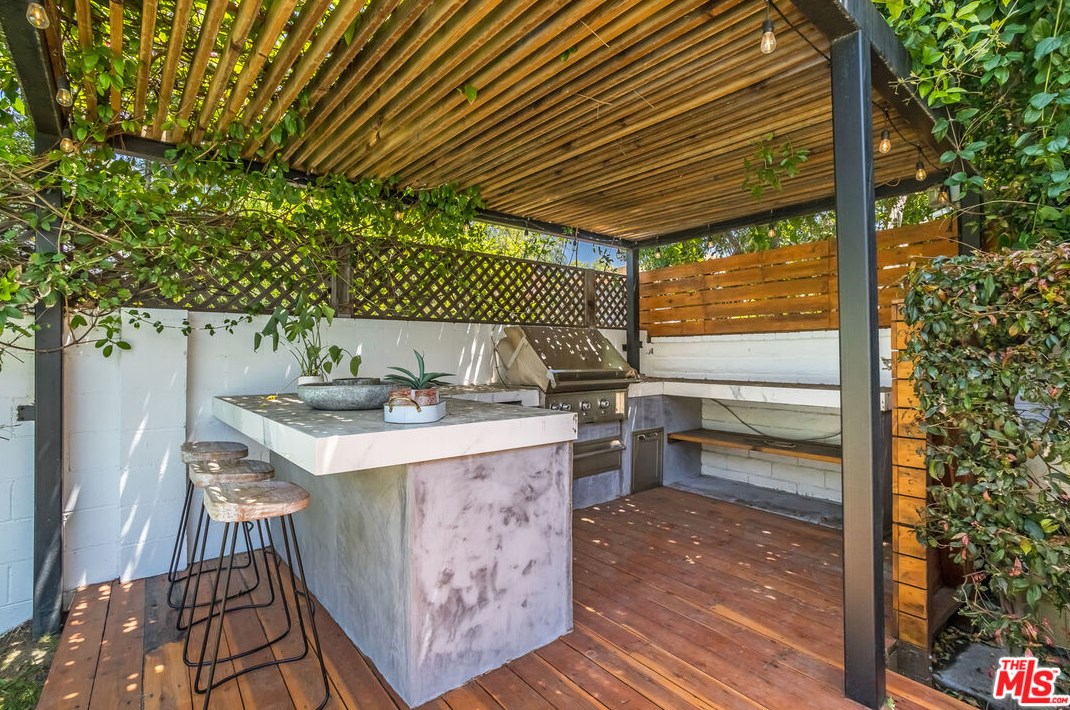 4836 Placidia Ave, North Hollywood CA  91601-4834 exterior