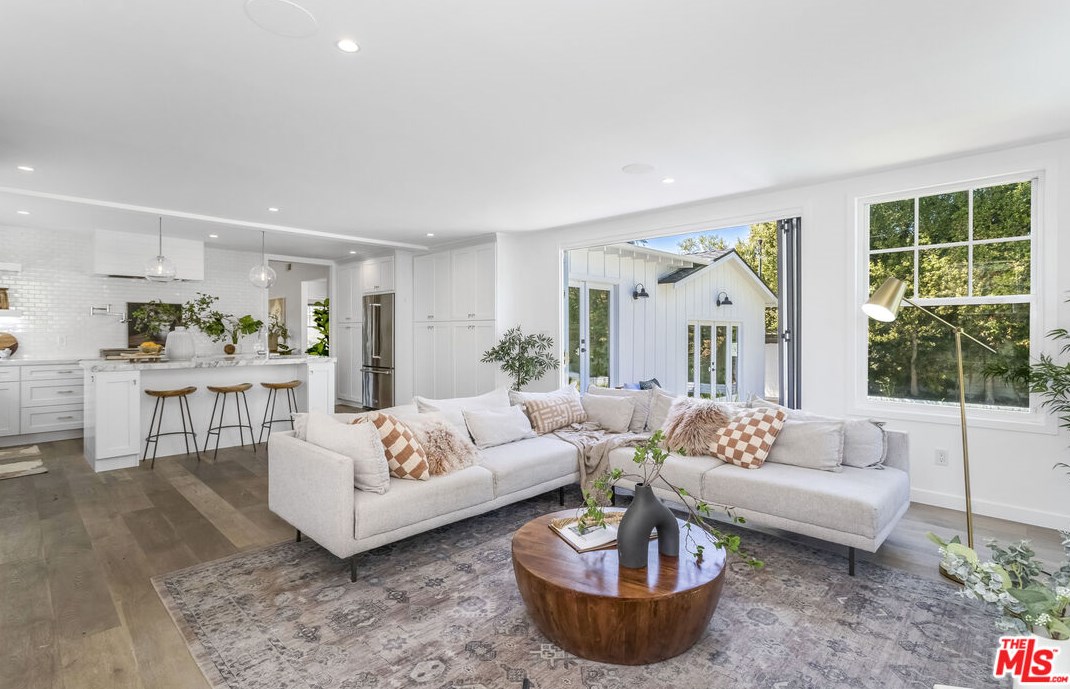 4836 Placidia Ave, North Hollywood CA  91601-4834 exterior