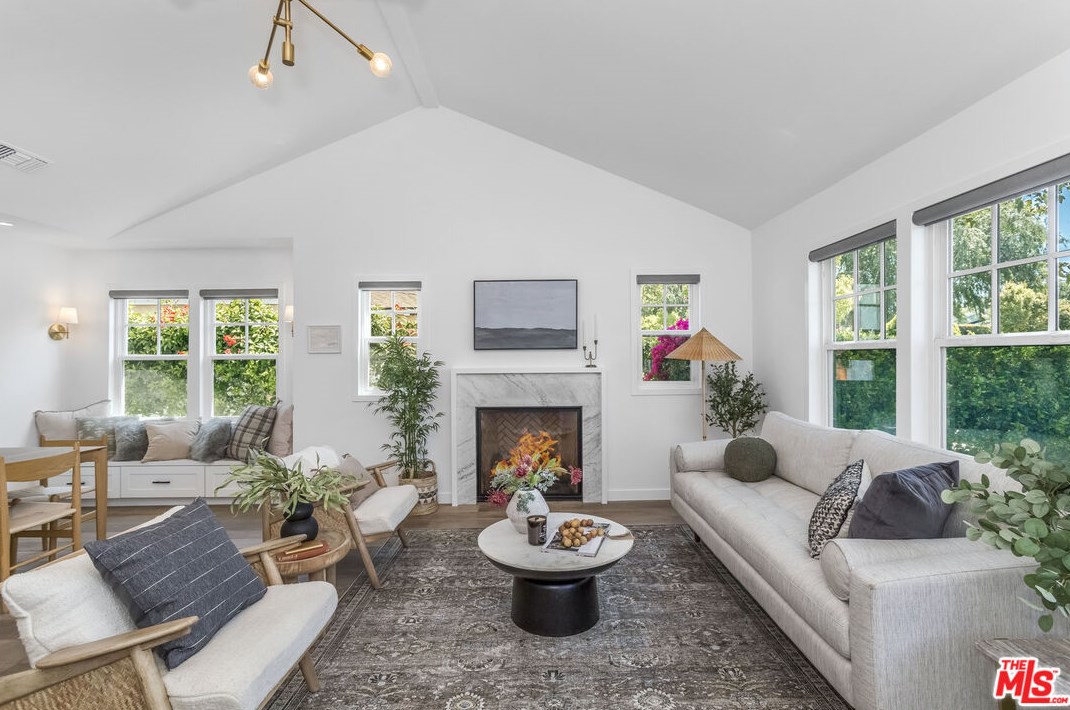 4836 Placidia Ave, North Hollywood CA  91601-4832 exterior