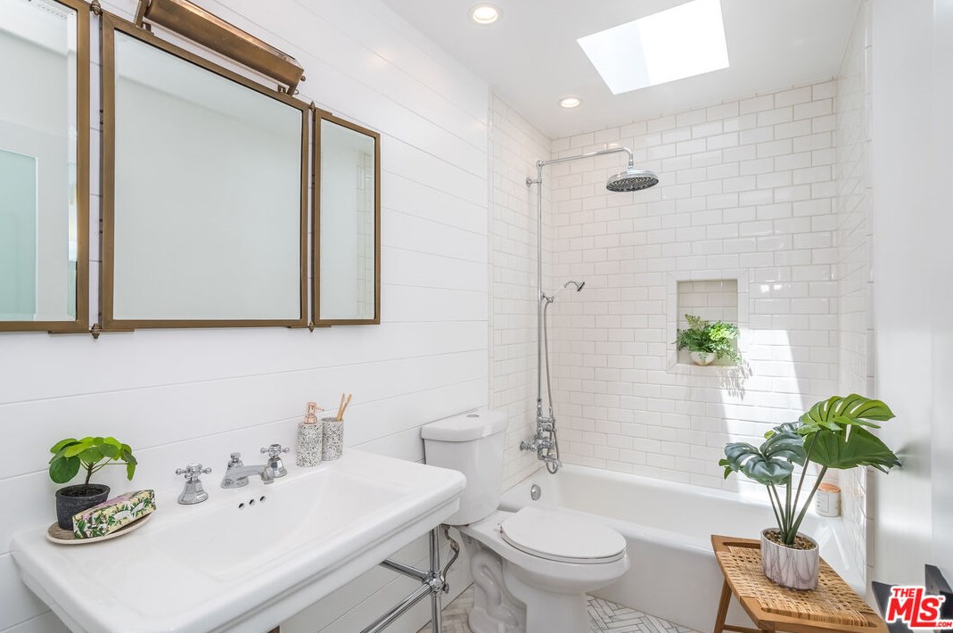 4836 Placidia Ave, North Hollywood CA  91601-4834 exterior