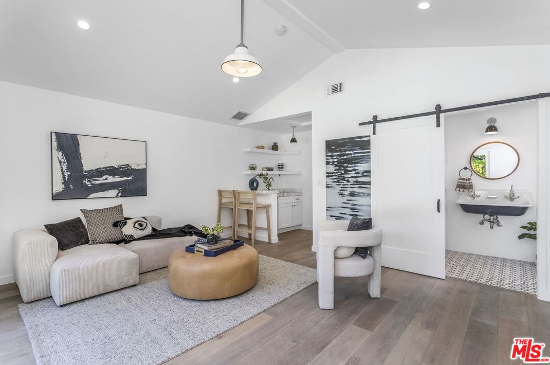 4836 Placidia Ave, North Hollywood CA  91601-4834 exterior