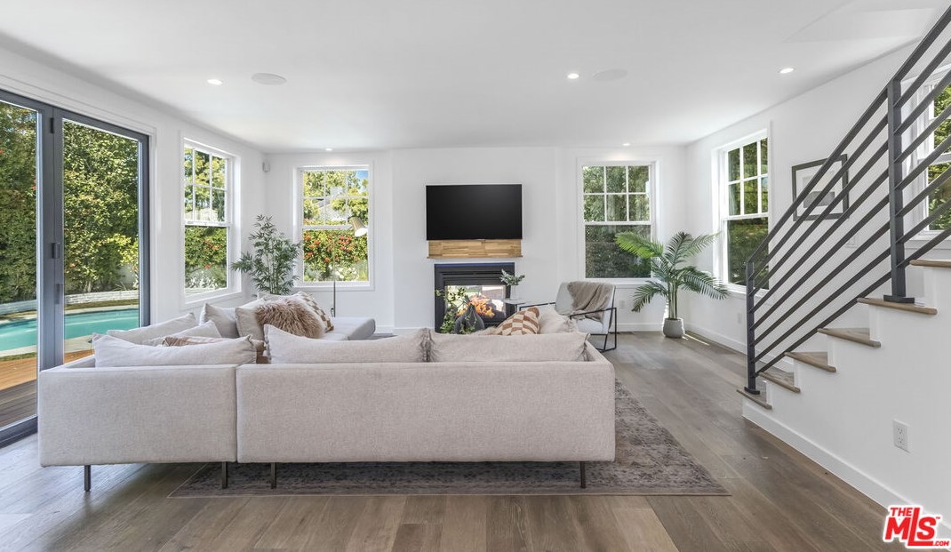 4836 Placidia Ave, North Hollywood CA  91601-4834 exterior