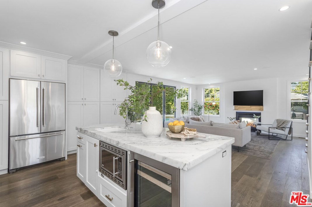 4836 Placidia Ave, North Hollywood CA  91601-4834 exterior