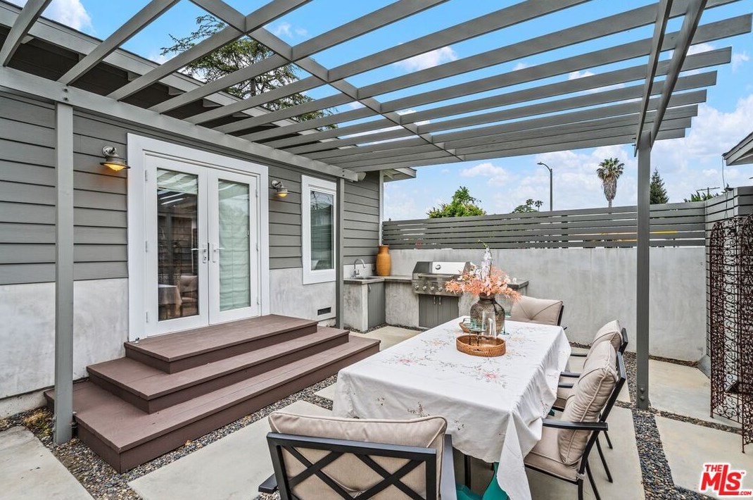 2630 Granville Ave, Los Angeles CA  90064-3602 exterior