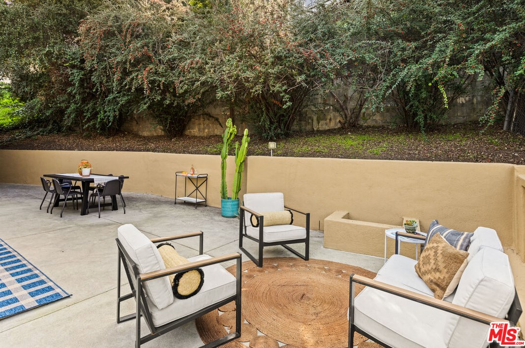 2435 Lyric Ave, Los Angeles CA  90027-4654 exterior