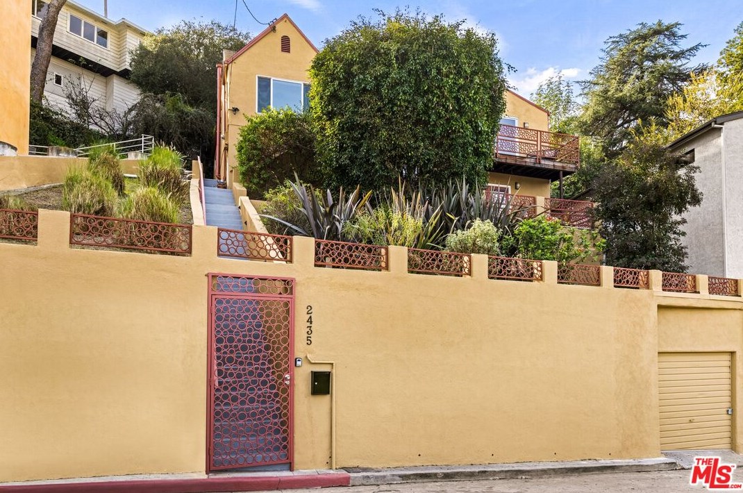 2435 Lyric Ave, Los Angeles CA  90027-4654 exterior