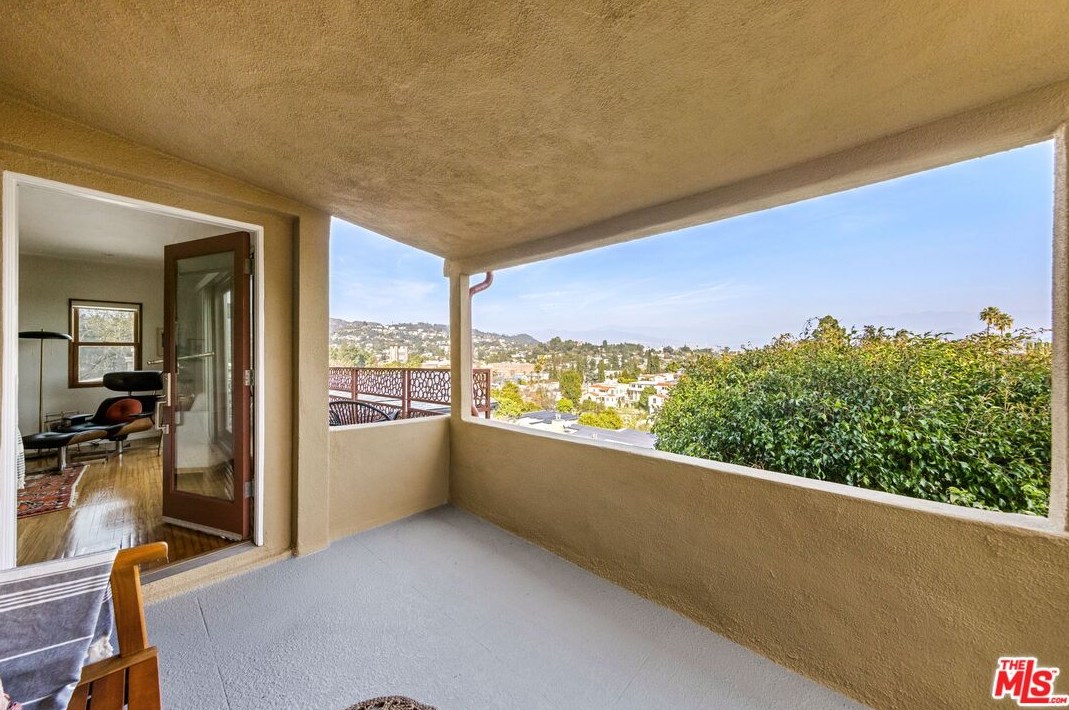 2435 Lyric Ave, Los Angeles CA  90027-4654 exterior