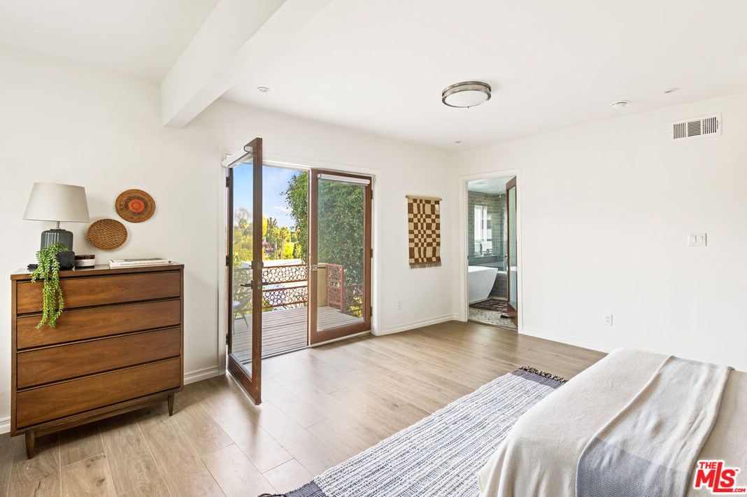 2435 Lyric Ave, Los Angeles CA  90027-4654 exterior
