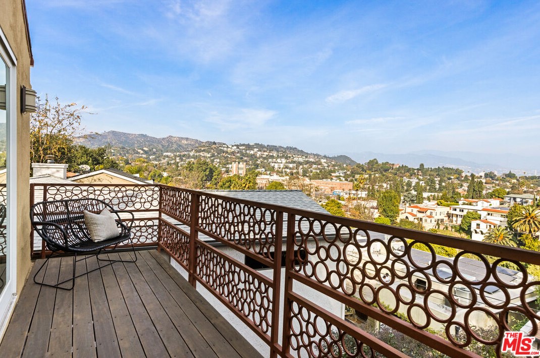 2435 Lyric Ave, Los Angeles CA  90027-4654 exterior