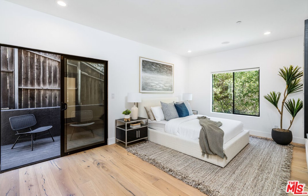8729 Wonderland Ave, Los Angeles CA  90046-1849 exterior