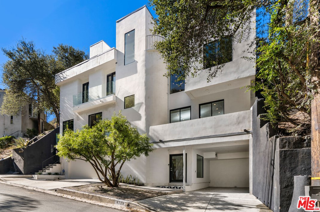 8729 Wonderland Ave, Los Angeles CA  90046-1849 exterior