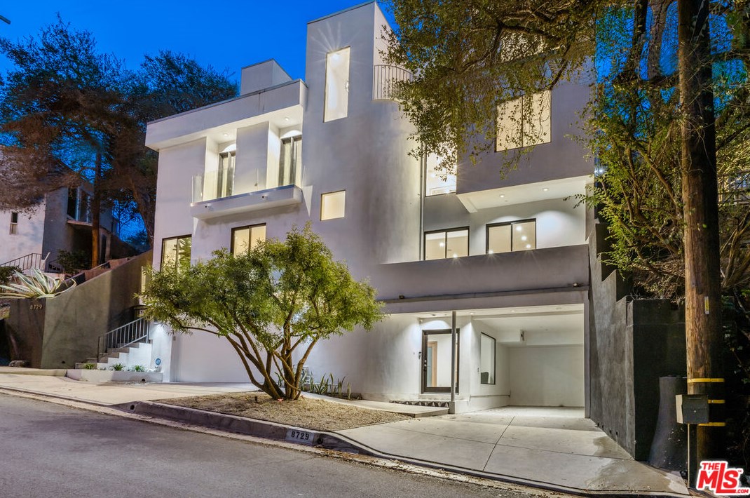 8729 Wonderland Ave, Los Angeles CA  90046-1849 exterior