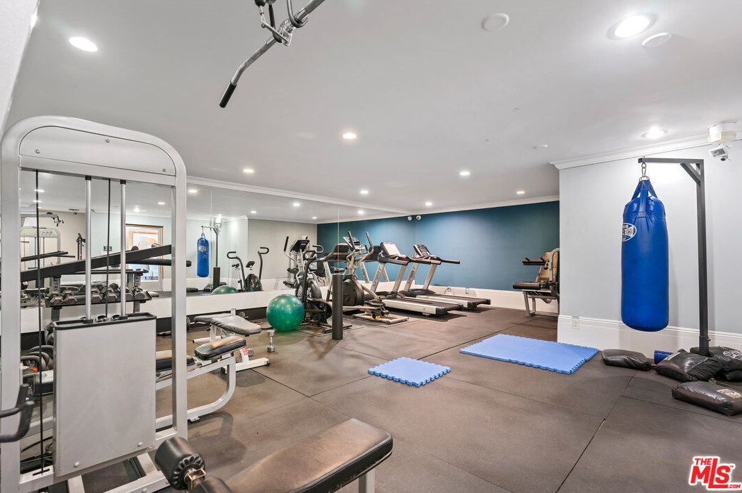 1154 Barrington Ave, Los Angeles CA  90049-6150 exterior