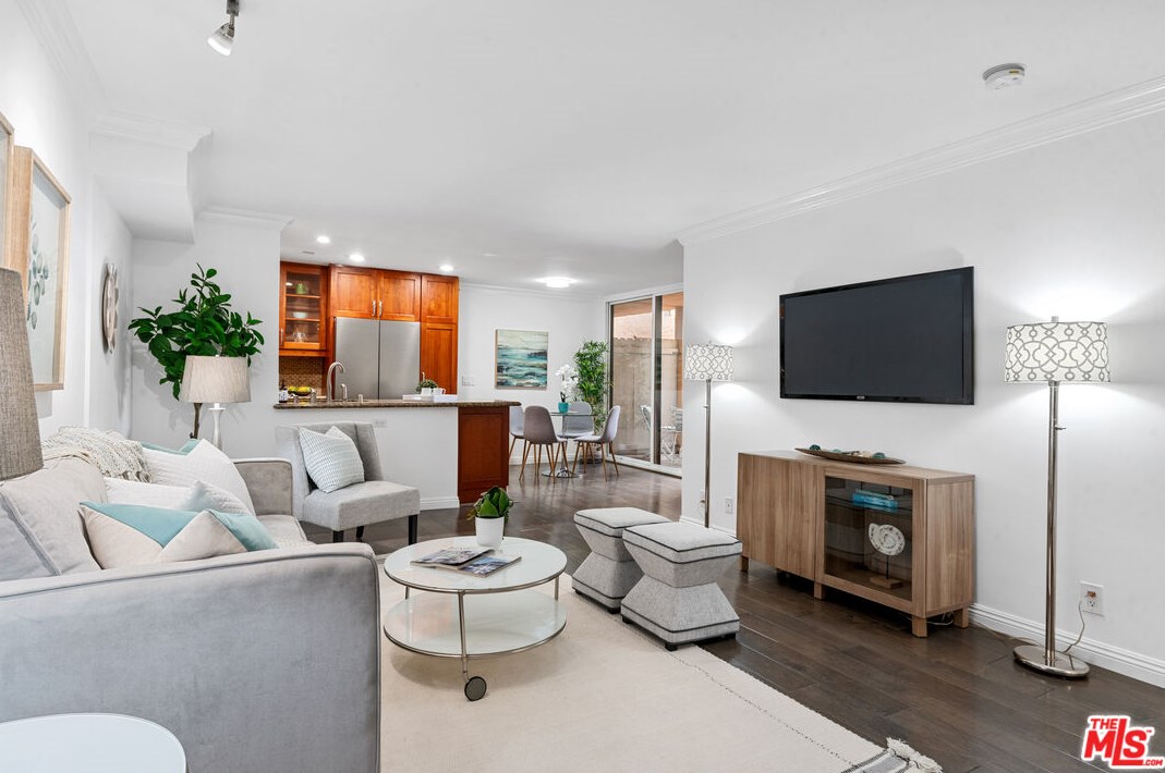 1154 S Barrington Ave #107, Los Angeles, CA 90049