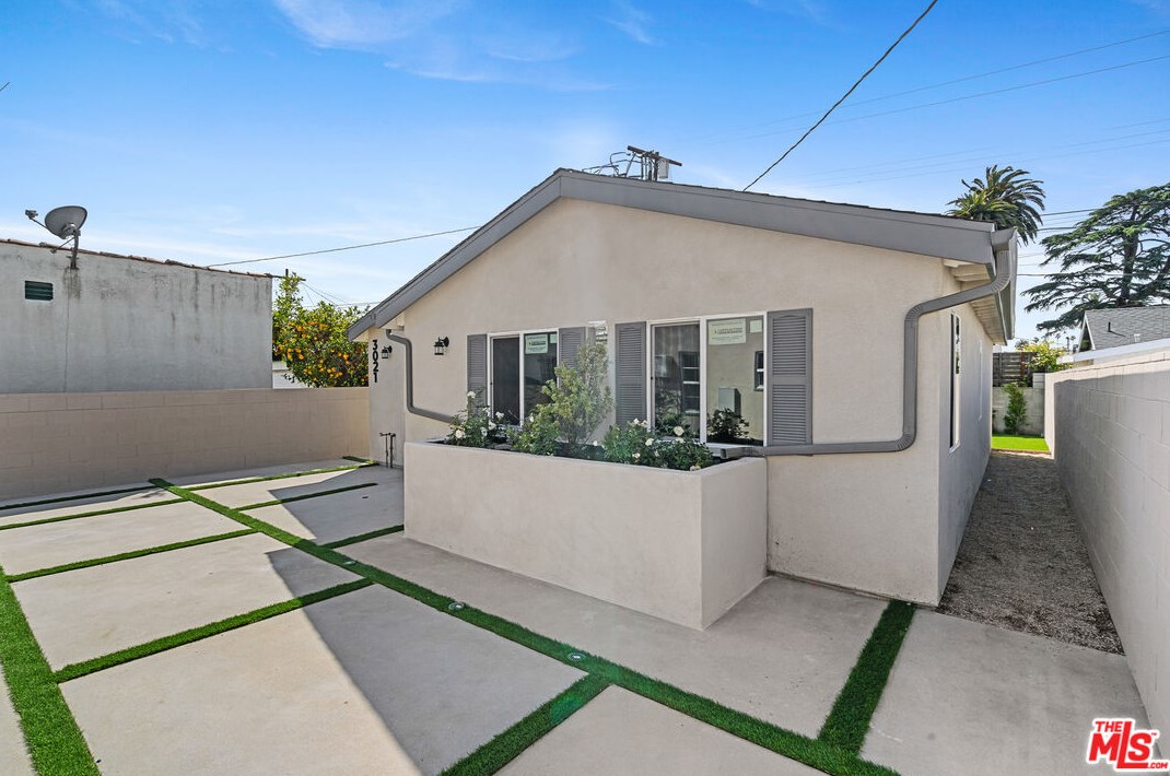 3019 Palm Grove Ave, Los Angeles CA  90016-2336 exterior