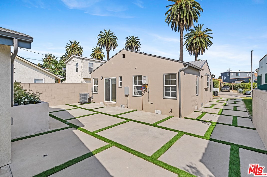 3019 Palm Grove Ave, Los Angeles CA  90016-2336 exterior