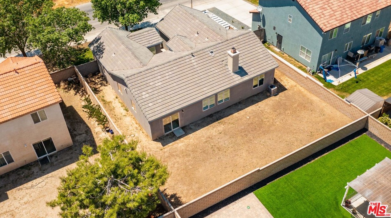 44034 27 St, Lancaster CA  93536-6023 exterior