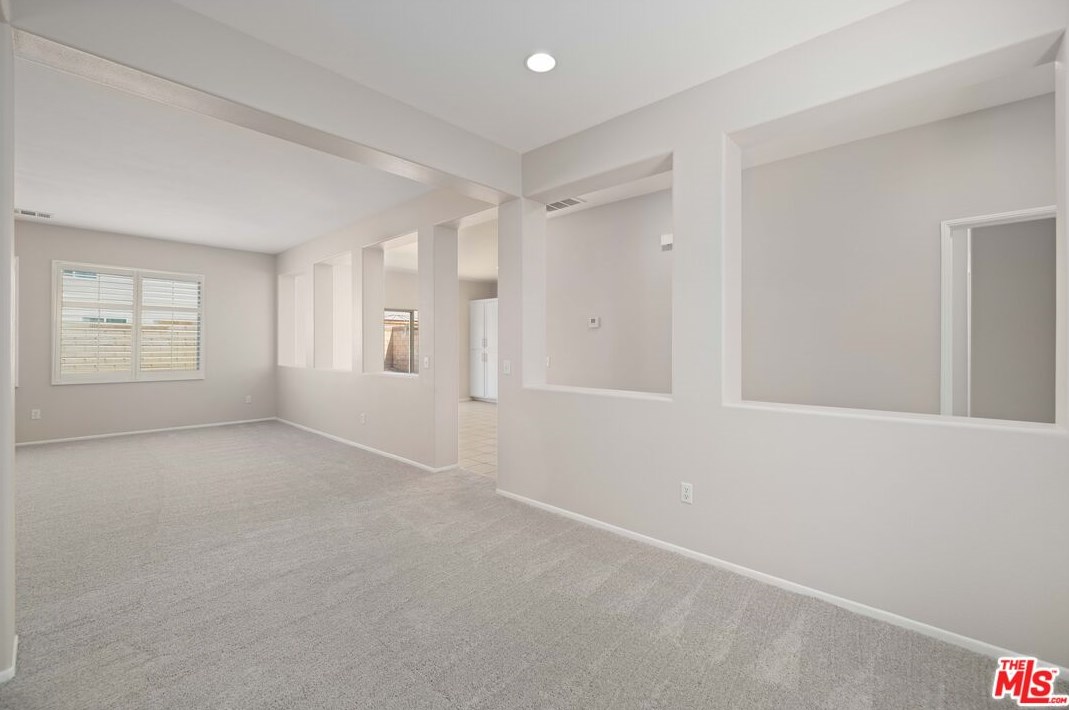 44034 27 St, Lancaster CA  93536-6023 exterior