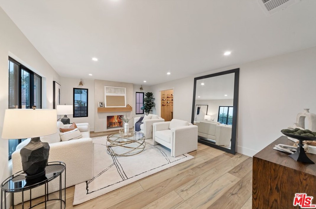 3732 Cherrywood Ave, Los Angeles CA  90008-2644 exterior