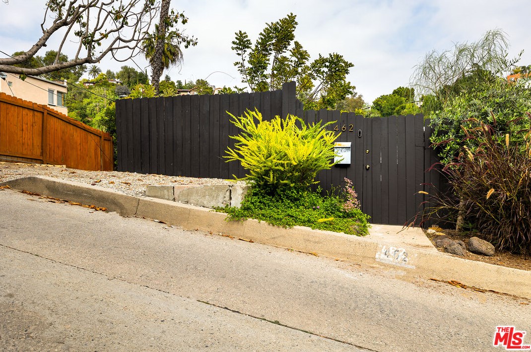 462 Wren Dr, Los Angeles, CA 90065-5040