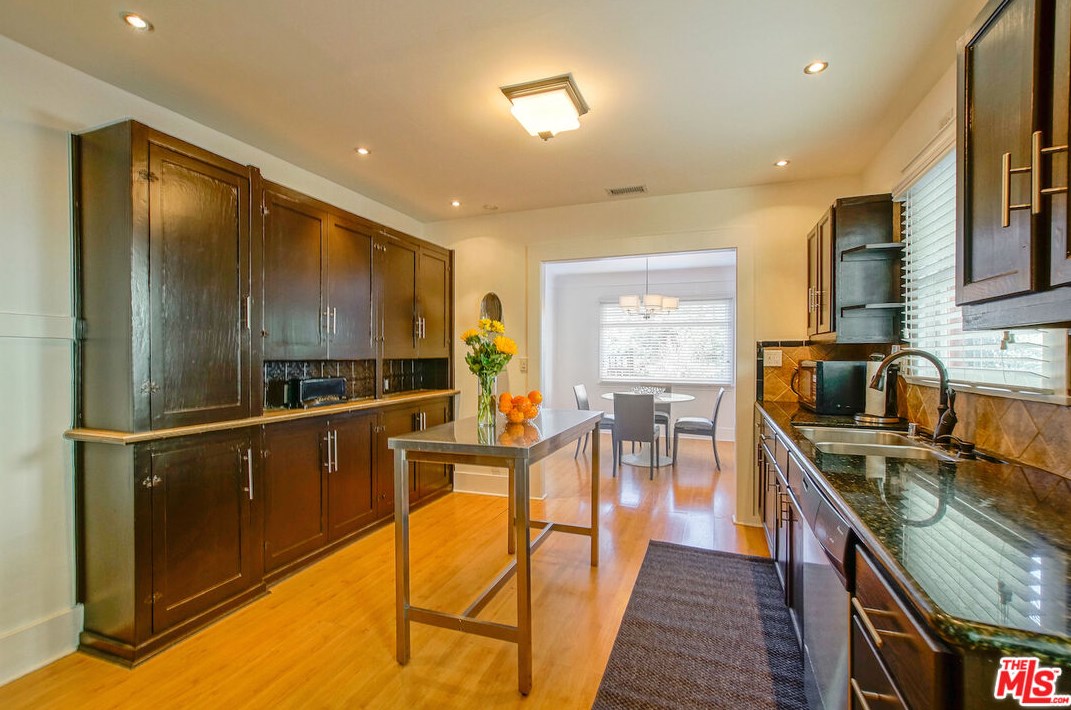 6408 Dix St, Los Angeles, CA 90068-3808