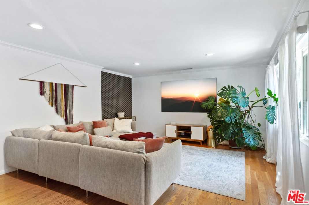 14143 Hatteras St, Van Nuys, CA 91401