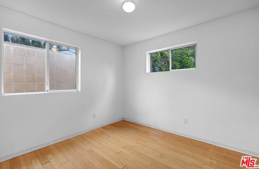 3433 Montrose Ave, Glendale CA 91214-3344 exterior