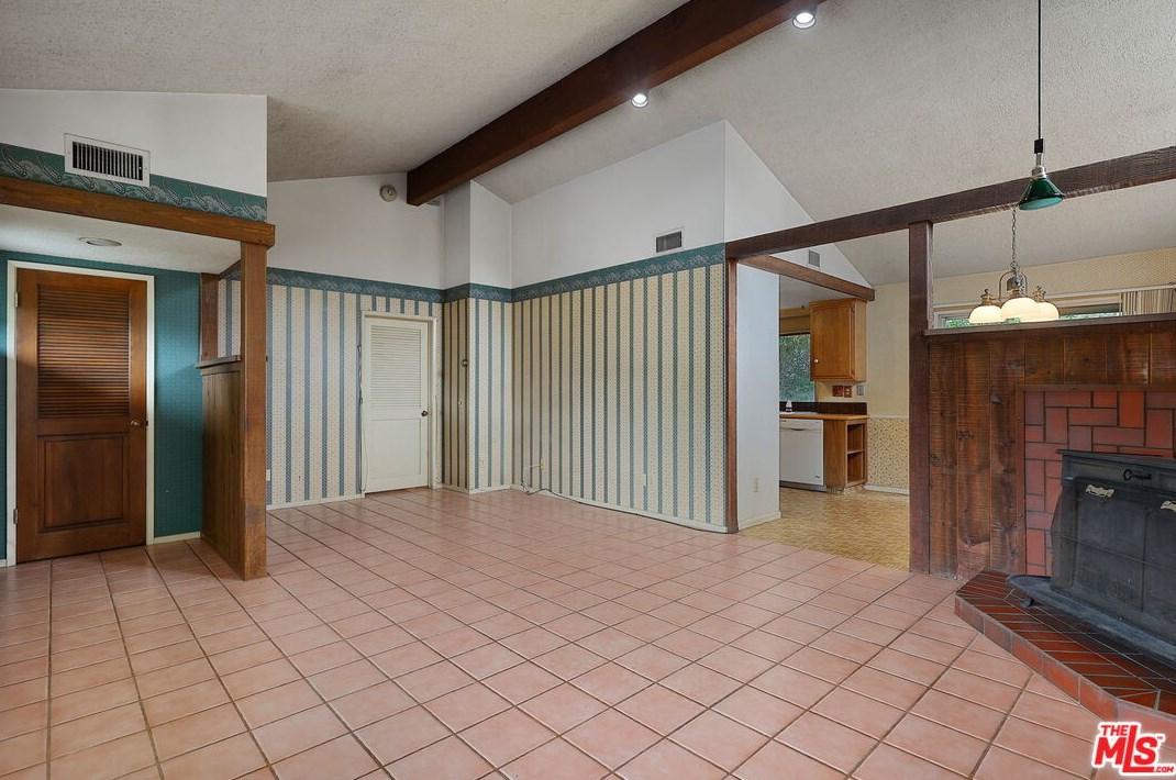 3433 Montrose Ave, Glendale CA 91214-3344 exterior