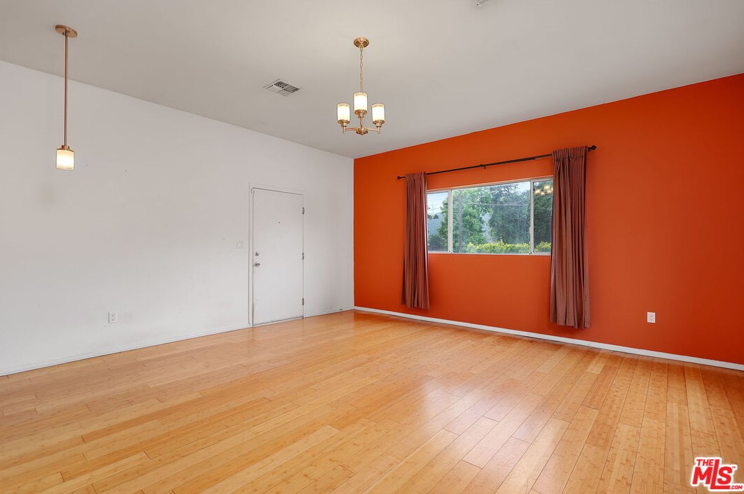 3433 Montrose Ave, Glendale CA 91214-3344 exterior