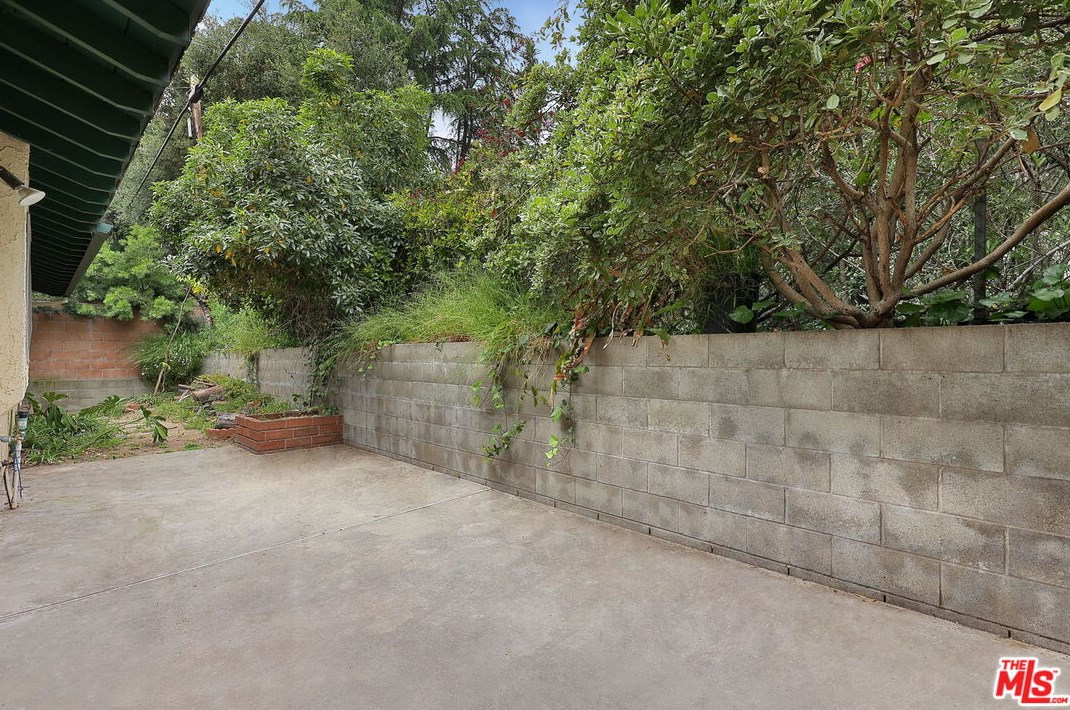 3433 Montrose Ave, Glendale CA 91214-3344 exterior