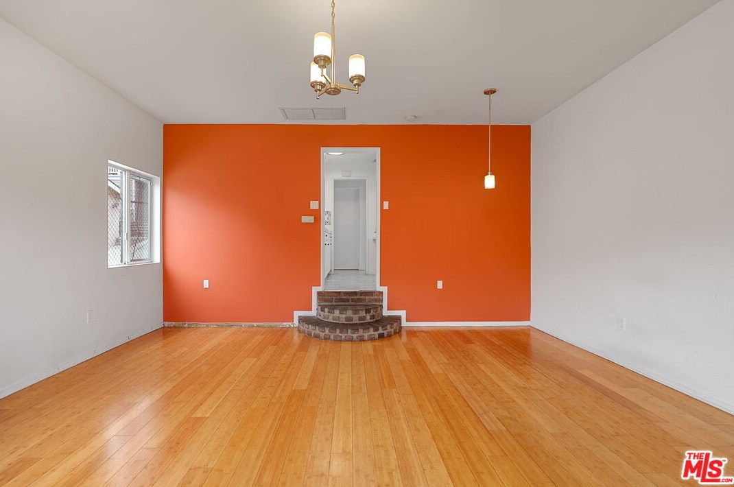 3433 Montrose Ave, Glendale CA 91214-3344 exterior