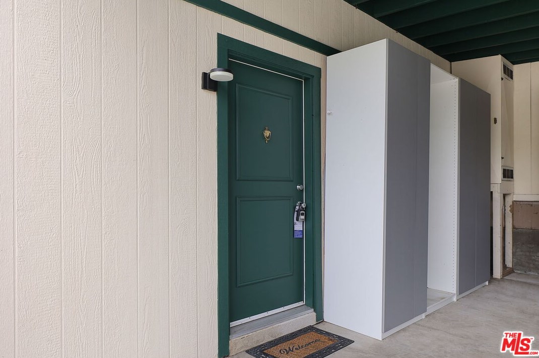 3433 Montrose Ave, Glendale CA 91214-3344 exterior