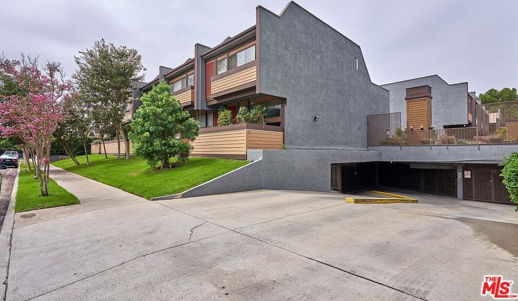 421 S Van Ness Ave #22, Los Angeles, CA 90020