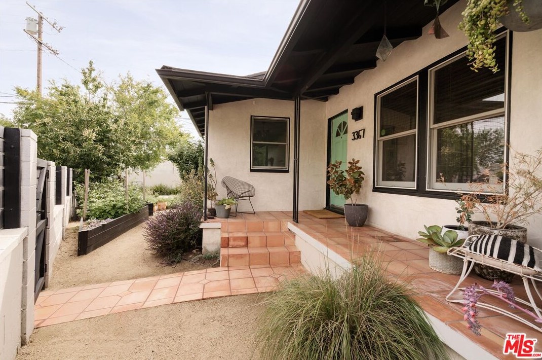 3367 Silver Lake Blvd, Los Angeles, CA 90039-2255