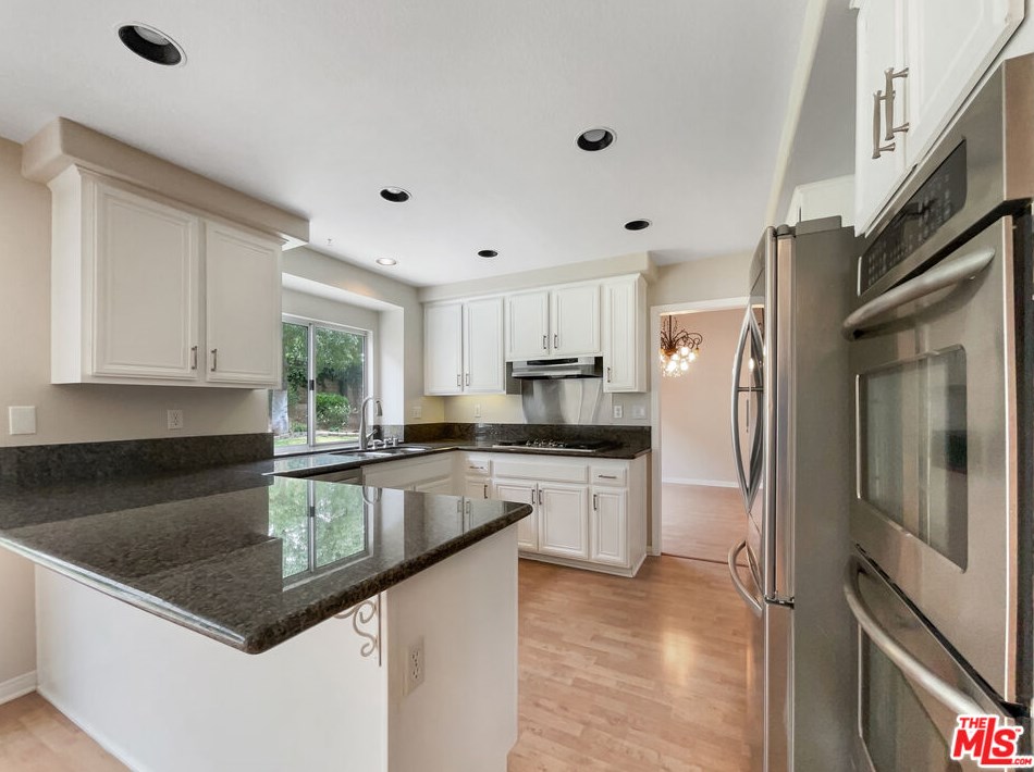 21859 Oliva Ct, Santa Clarita, CA 91350-3966