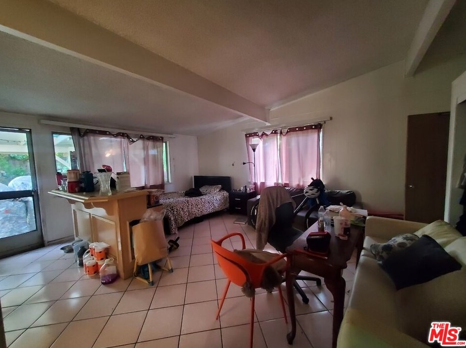 8429 Minuet Pl, Van Nuys, CA 91402-3830
