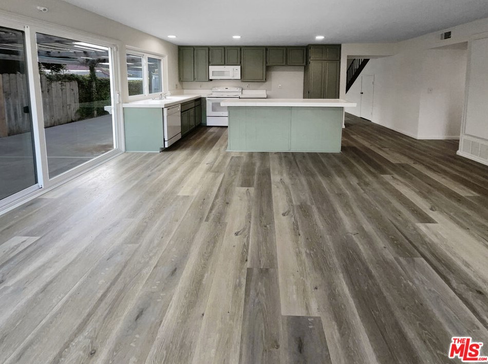 1860 Denham Ct, Simi Valley, CA 93065-2206