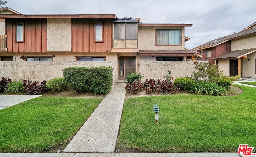 8043 70th St, Paramount, CA 90723-5445