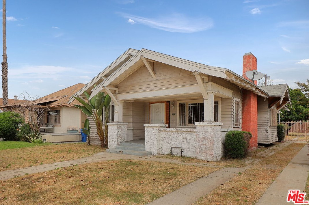 1227 45th St, Los Angeles, CA 90011-3708